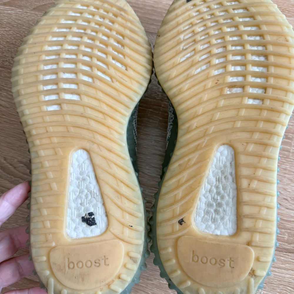 Yeezy boost men’s Athletic Shoes in Gray and Cream size 7.5 men’s - Picture 5 of 6